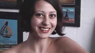 Milf Lynn O Milf suburbană sexy cu sâni mari care arată roz