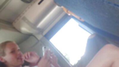 Sex cu camera ascunsă în spatele camionetei cu o tânără asiatică drăguță